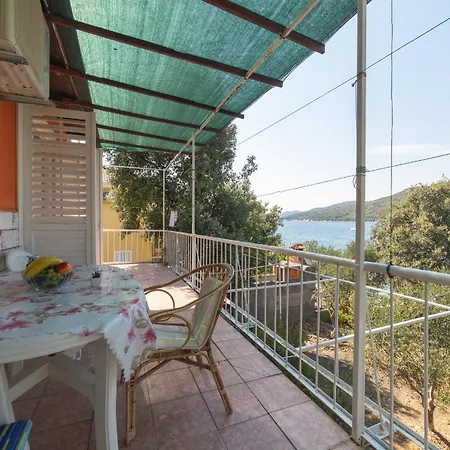 Perfect Beachfront Getaway Ideal For Families Holiday home