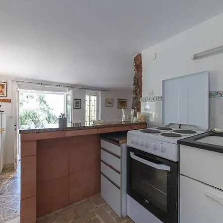 Perfect Beachfront Getaway Ideal For Families Holiday home