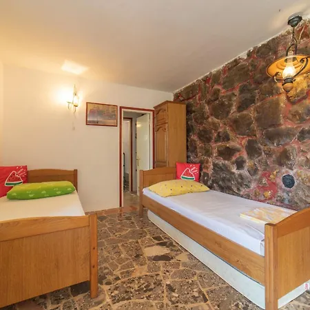 Perfect Beachfront Getaway Ideal For Families Seget Vranjica
