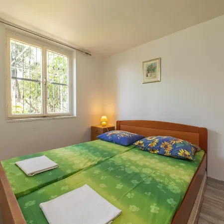 Perfect Beachfront Getaway Ideal For Families * Seget Vranjica