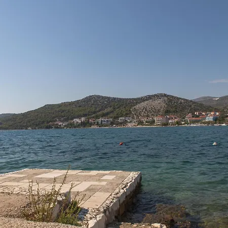 Perfect Beachfront Getaway Ideal For Families