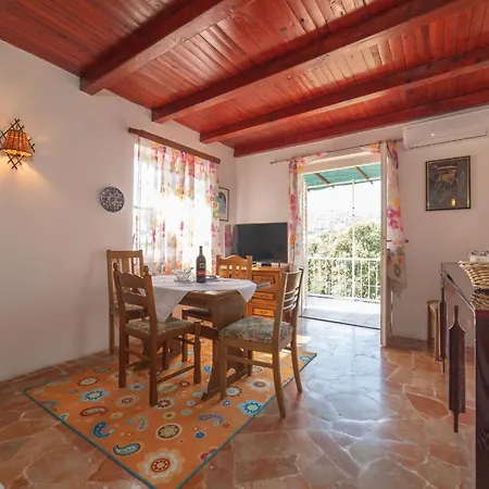 Perfect Beachfront Getaway Ideal For Families Holiday home Seget Vranjica